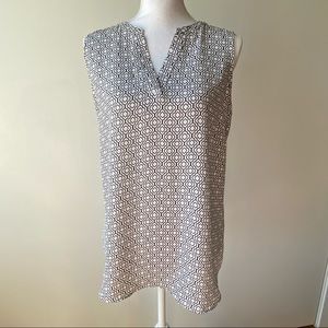 Adrianna Papell Blouse in Size Large Blouse Top Geometric V-neck white Black.